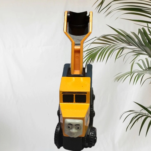 Thomas & Friends SODOR BUTCH Heavy Recovery Unit Toy Train - Orange and Black - Picture 2 of 8